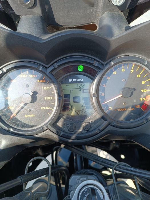 Vând Suzuki V-Storm DL 650+ Cadou