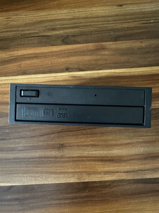 Дъно, процесор с охлаждане, рам, двд, захранване, видеокарта