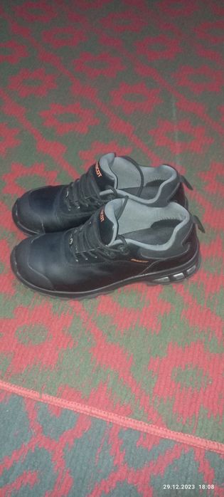 Полу ботинки с защитным носом