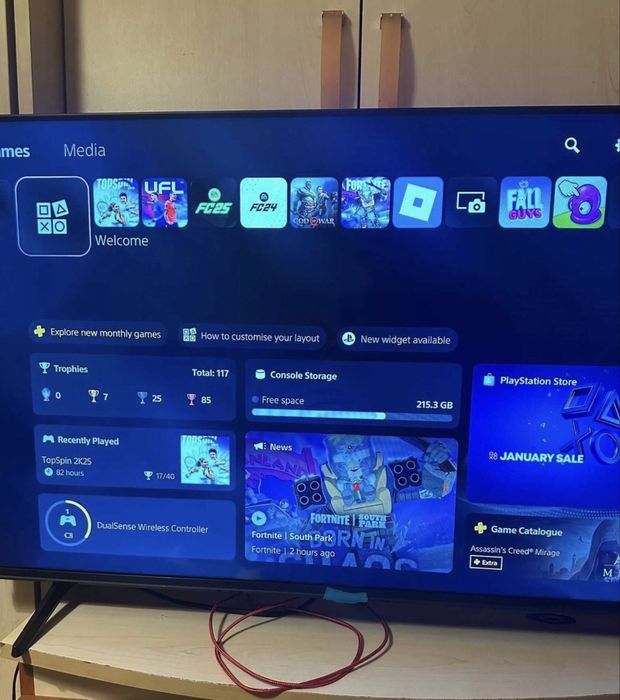 consola PlayStation 5 cu CD de 1 TB + 2 controllere