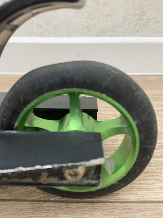 Продам трюковой самокат  б/у