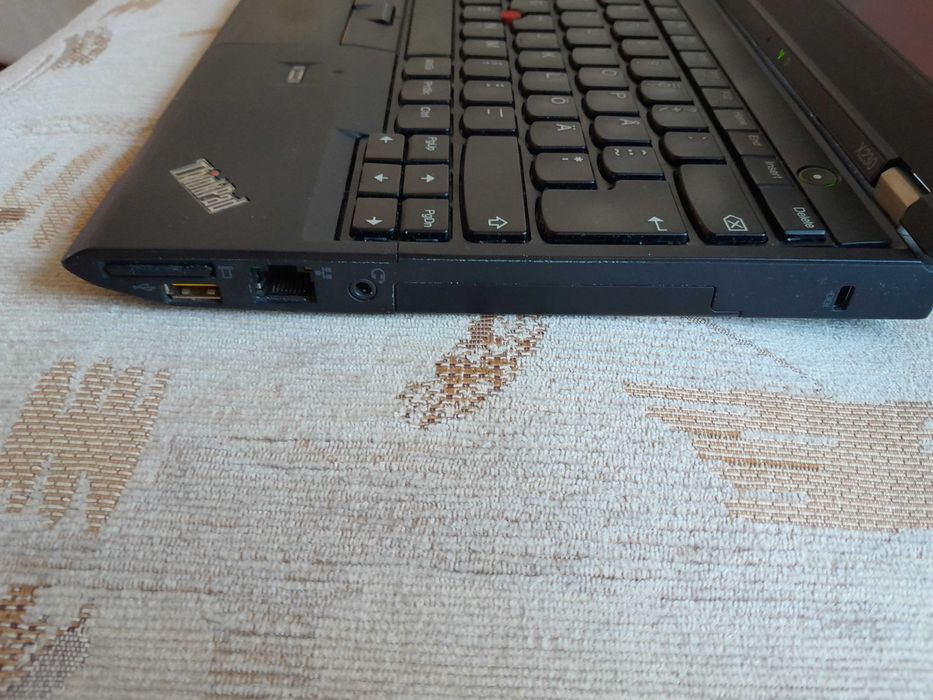Лаптоп Lenovo X230  с нова батерия
