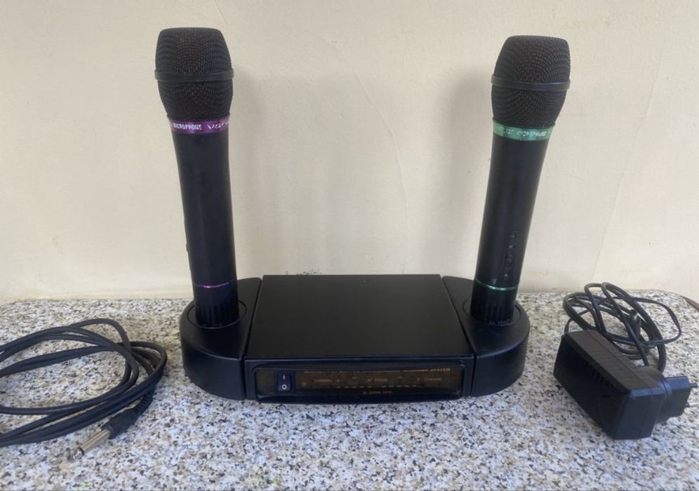 set doua microfoane wireless Gemini / Proel. /.  Voocopro