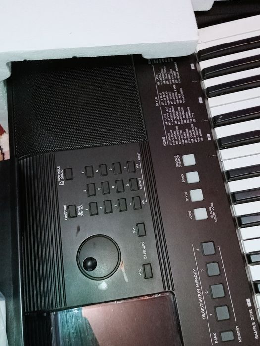 Yamaha E463 синтизатор