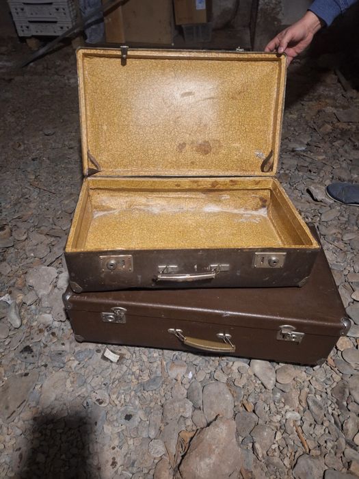 Продам  чемоданы