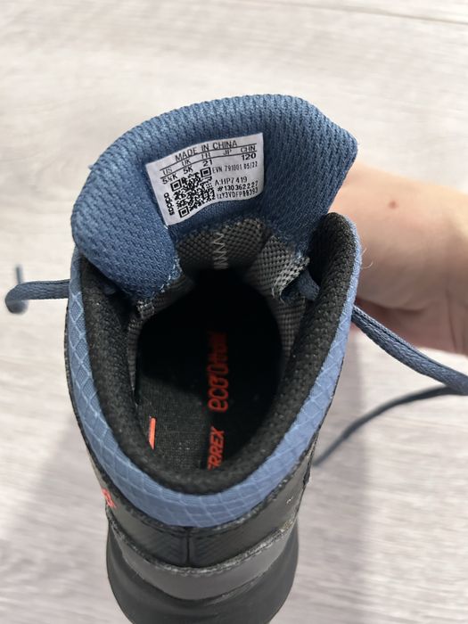Incaltari cu aderenta ridicatadidas