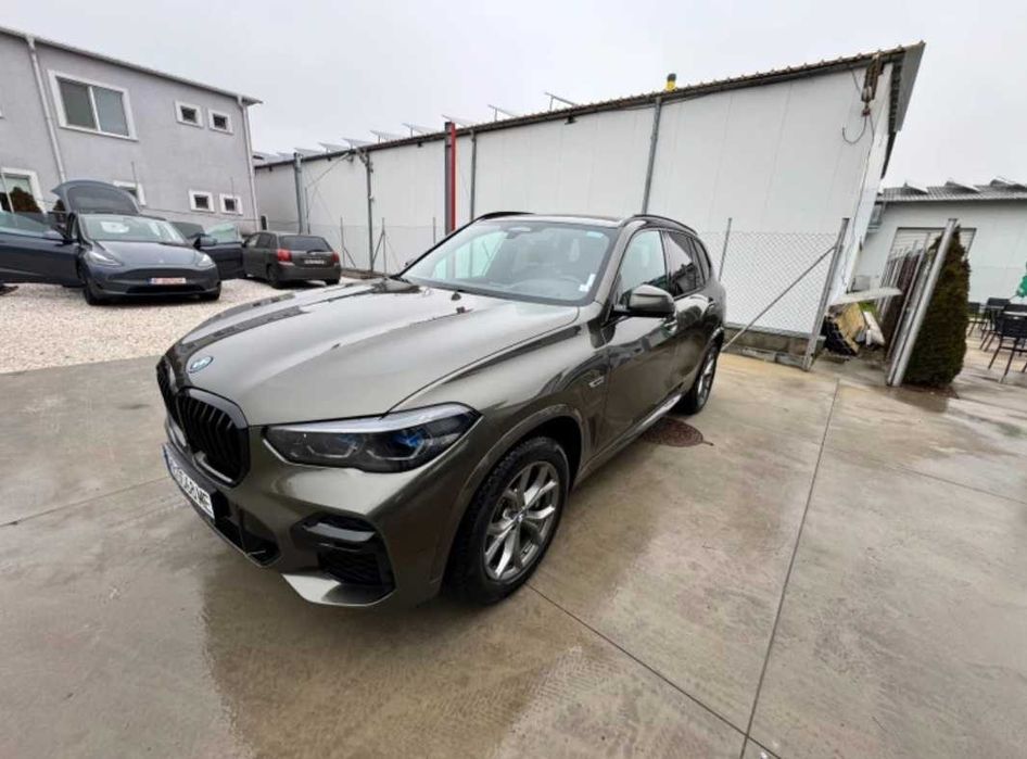 Автомобил BMW X5 x5 45e