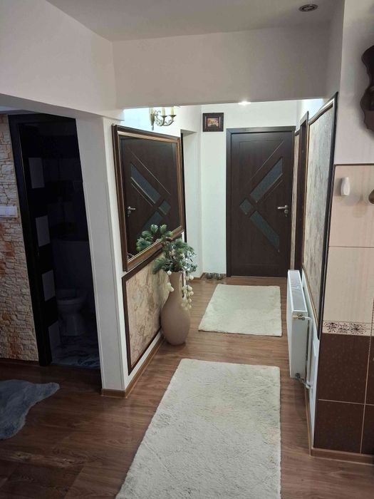Apartament de lux 3 camere doua băi etajul 1