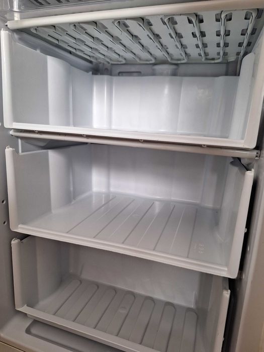 Холодильник Indesit