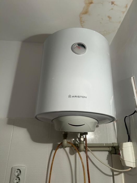 Аристон почти новый на 80 литров
