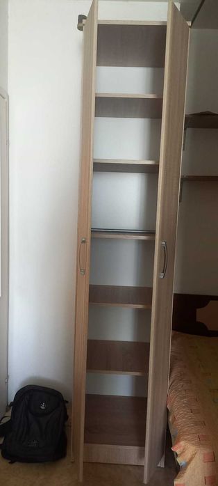 Две малки нощни шкафчета и два вертикални шкафа/колони