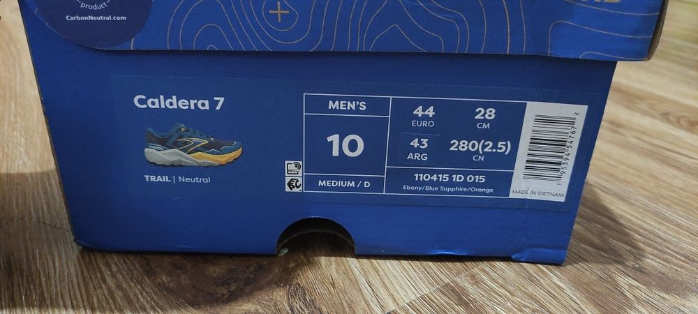 Беговые кроссовки BROOKS