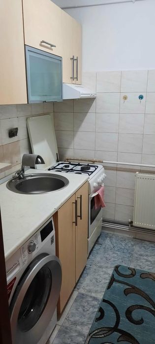 Închiriez apartament 2 camere , Trivale