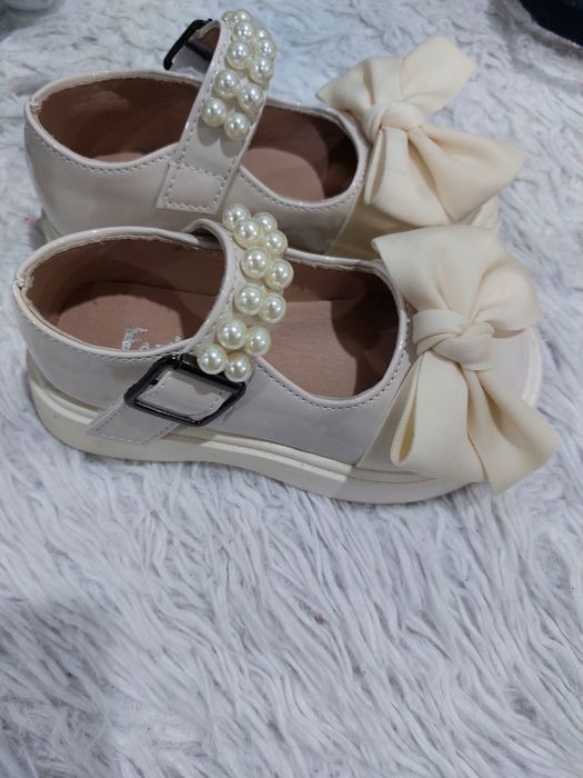 Продам туфли для девочек