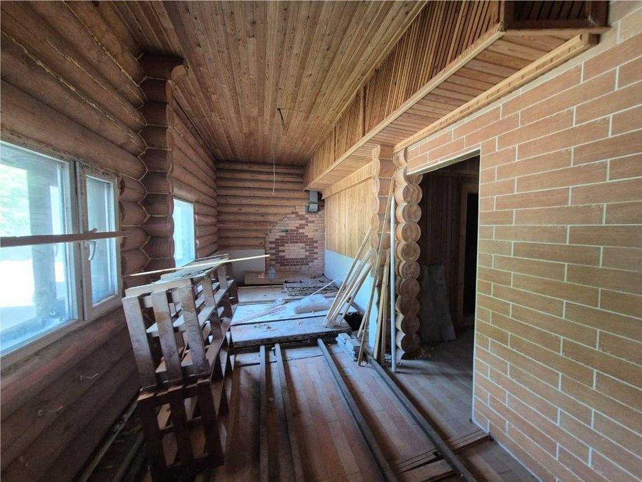 Продам дом из сруба на 2 хозяина, 2 этажа.