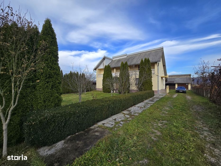 Casă cu teren de 5000 mp, zonă Sintereag DN17