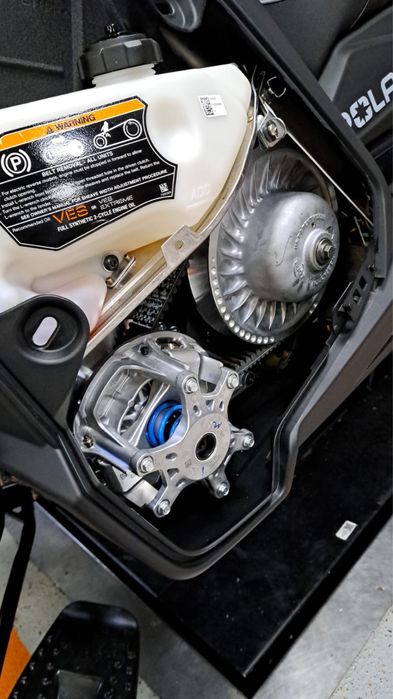 Snowmobil Polaris 9R an 2025  Power Dome Ambreiaj Evacuare Competition