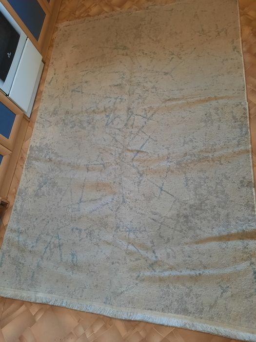 Ковёр 140 × 200 см .