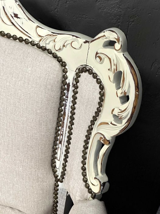 Бял античен диван