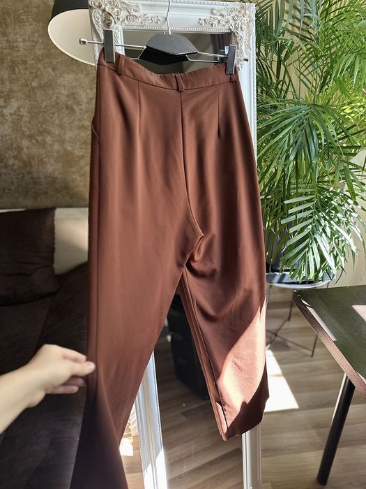 Pantaloni evazați ciocolatiu