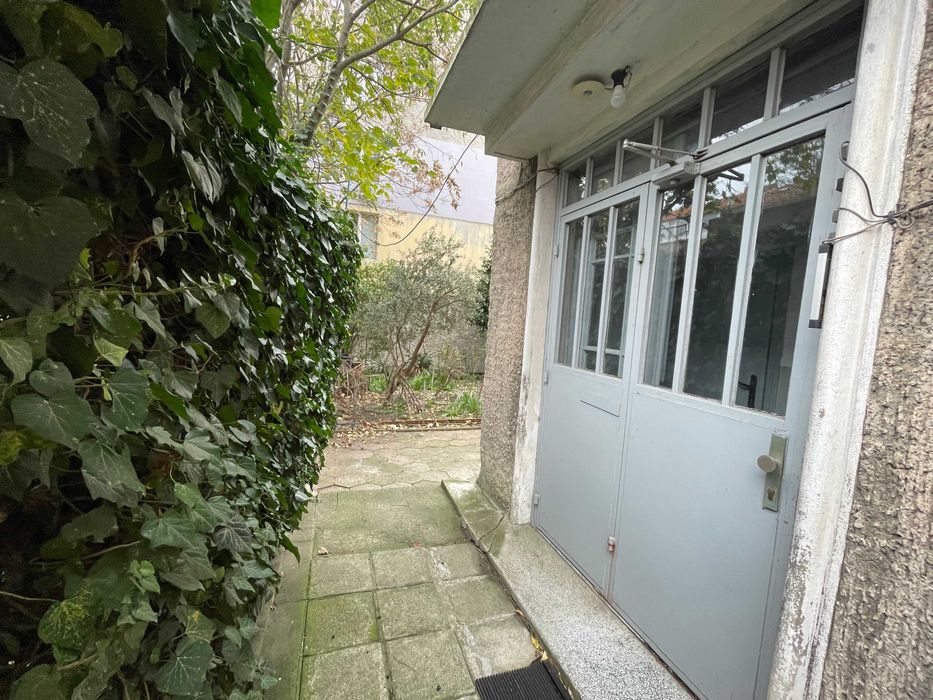 Продава мансарден ЕТАЖ от къща в центъра на Бургас