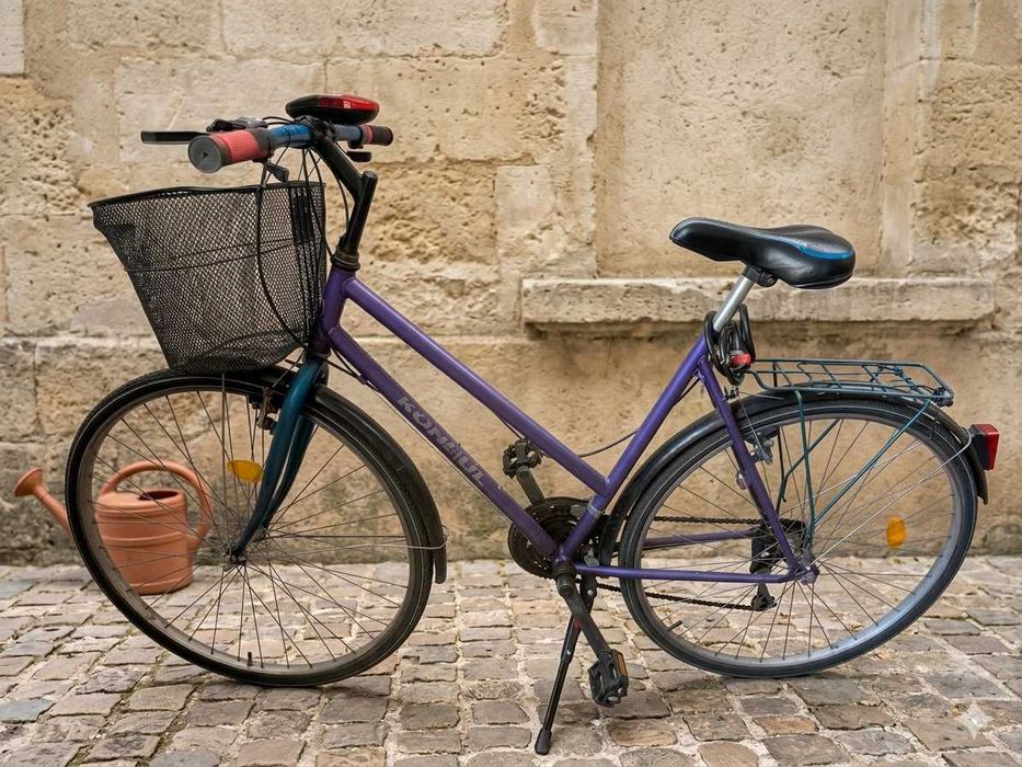 Bicicletă de oraș Konsul – Mov – Echipată complet, gata de drum!