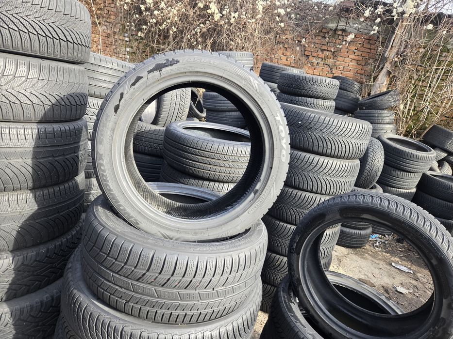 2бр. 225 45 17 Toyo зимни.