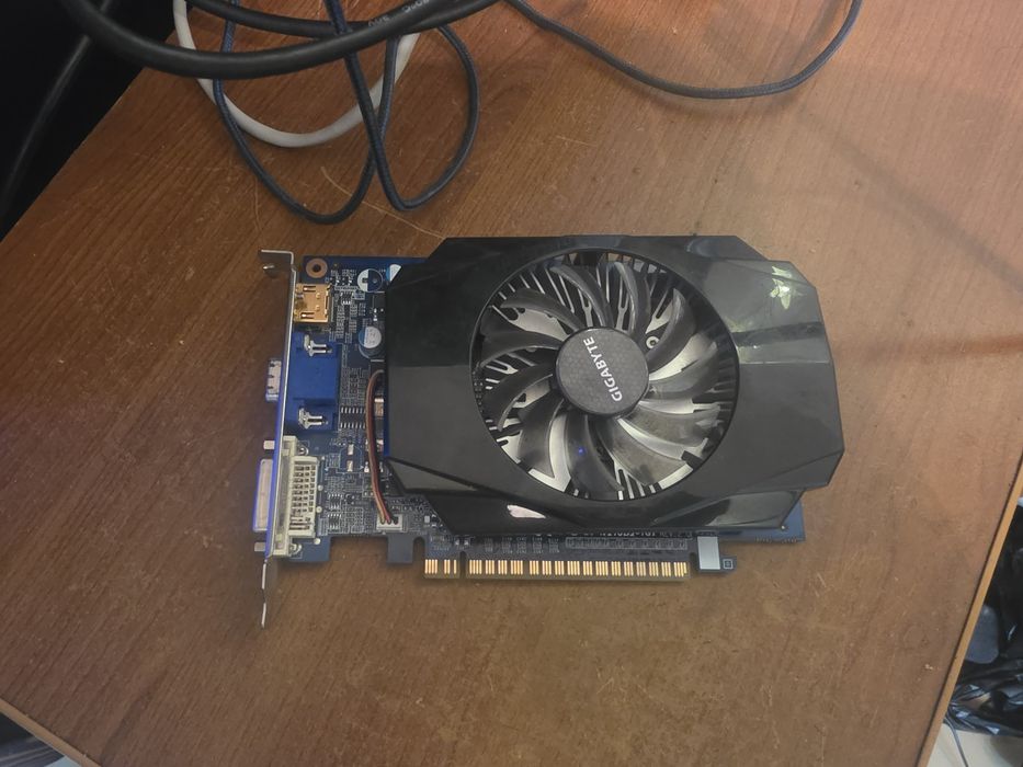 продам видеокарту gt210