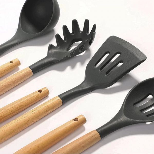 Сет 12 кухненски прибори за готвене- от естествено дърво