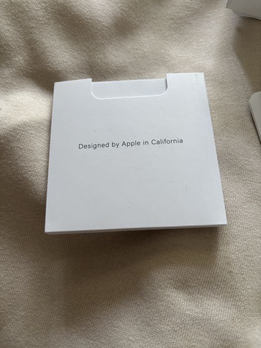 AirPods Generatia 4