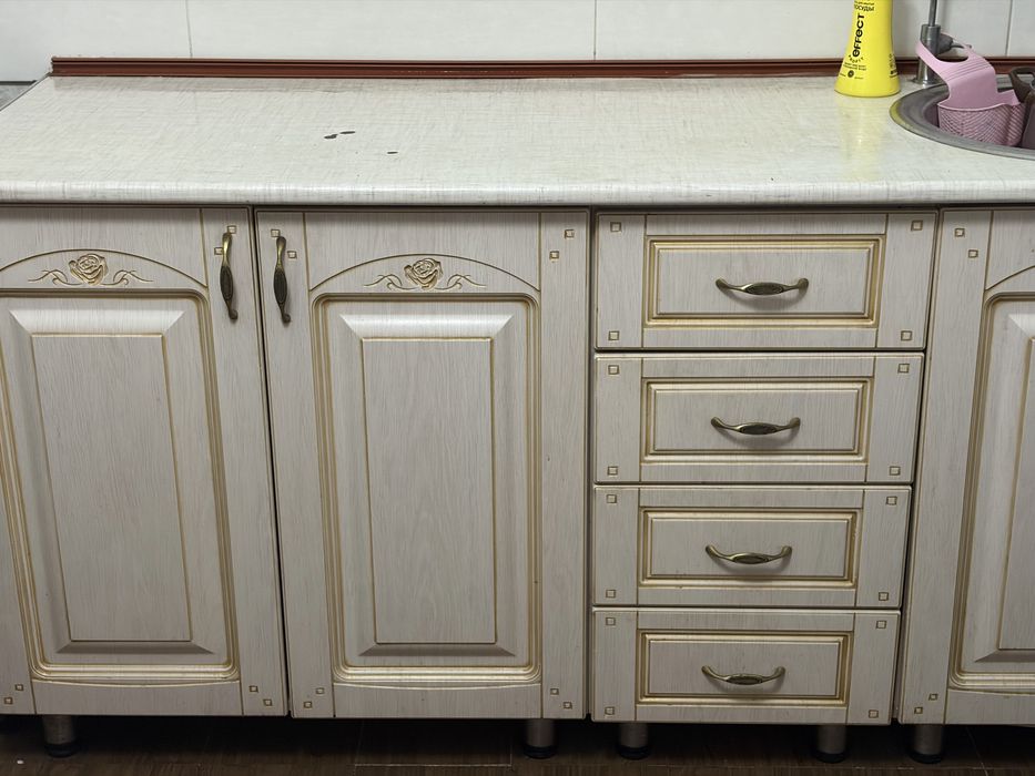 Продаю кухонный гарнитур, буфет