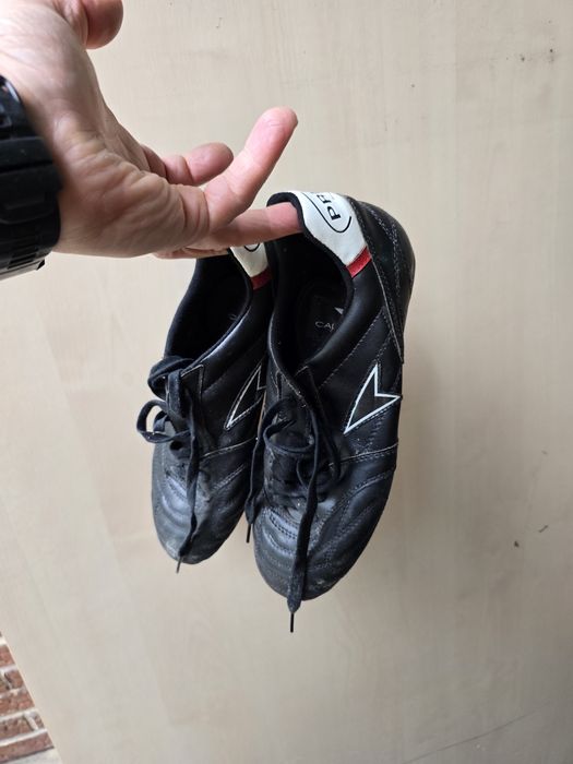 Pantofi de fotbal
