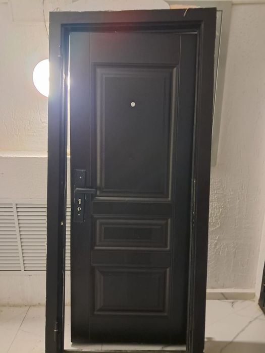 Продаётся наружная  дверь.