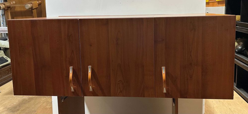 Dulap suprapozabil cu 3 usi; Dulap cu spatii de depozitare; Comoda