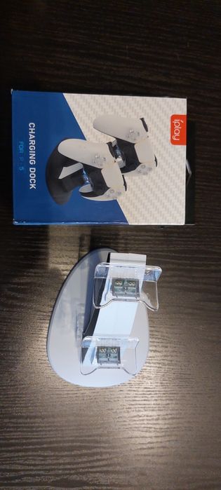 Vând charging dock PS 5