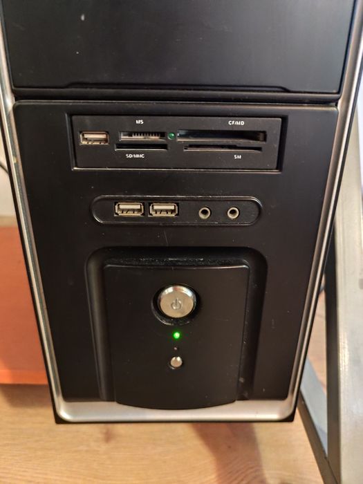 Компютър с монитор