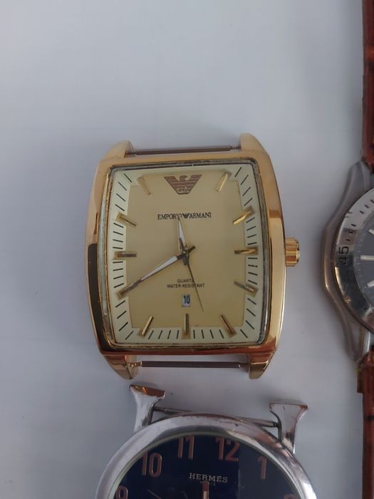 Часы наручные кварцевые.