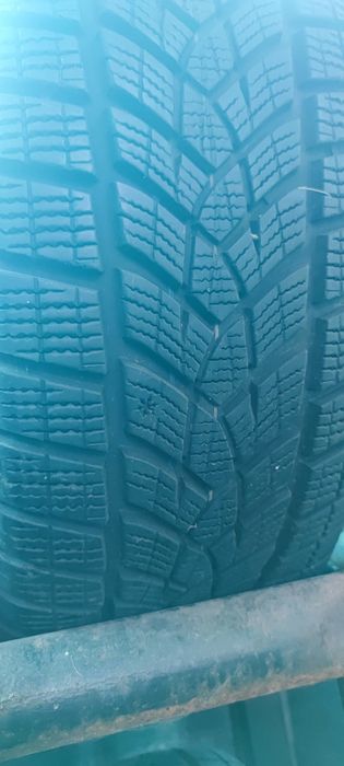 Зимни гуми 215 65 17 Goodyear 4бр, Continental 6бр