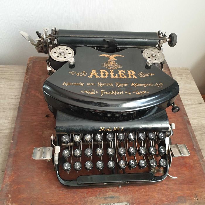 Преносима немска пишеща машина от 1910 г. Adler модел №7