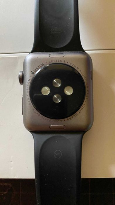 Apple Watch Series 3 (42 мм)