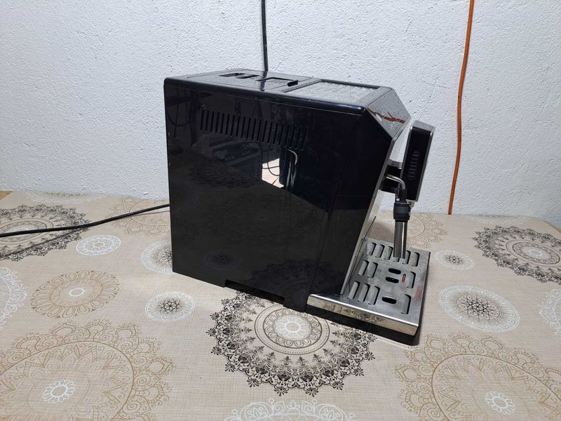 Кафемашина - Delonghi Eletta plus ECAM 44.620.S