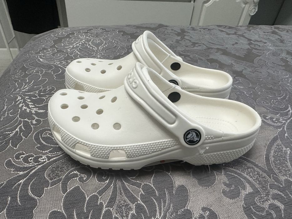 Продам кроксы новые, 2 пары