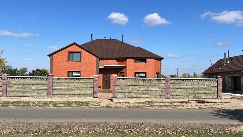 Красный кирпич Астана