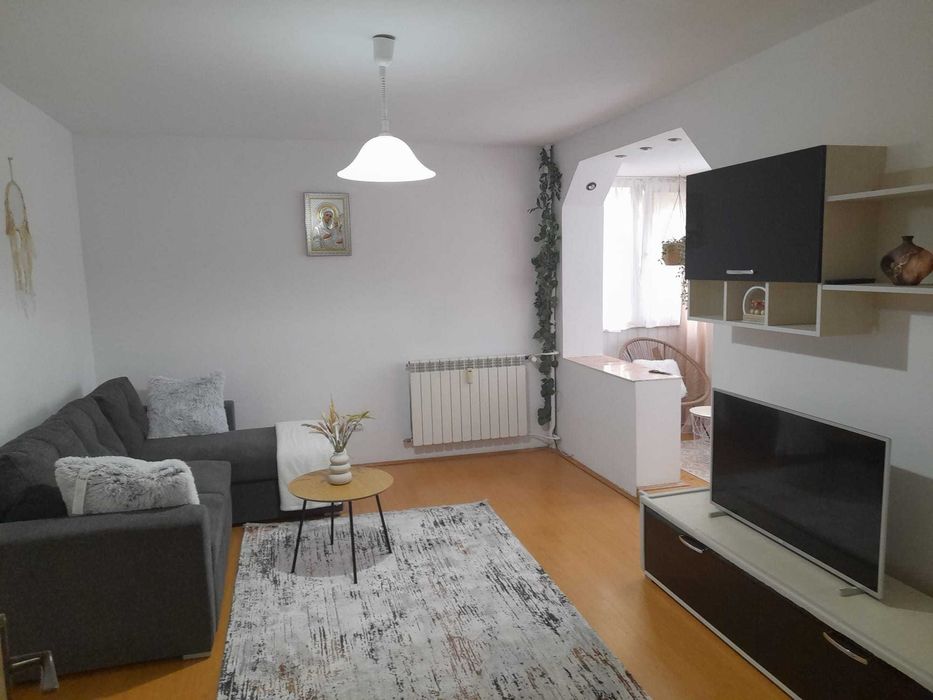Inchiriez apartament 2 camere decomandat 57 mp Str. Sovata, et. 2, lift