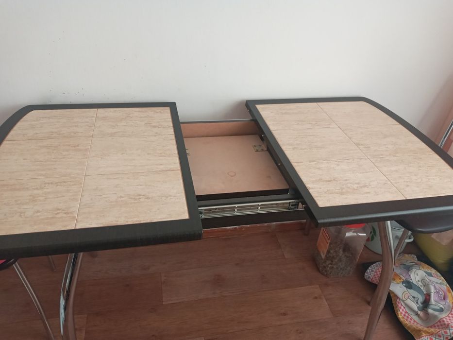 Продам стол кухонный