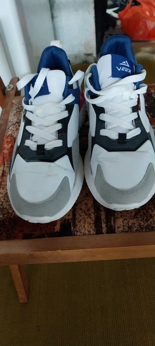 Vând adidași Veer