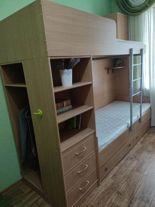 Отдам бесплатно двухъярусную кровать