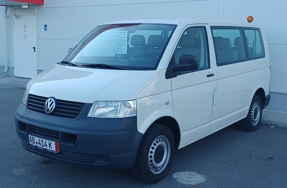 VOLKSWAGEN Caravelle