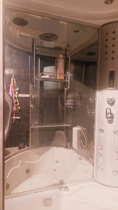 Душевая кабина и джакузи