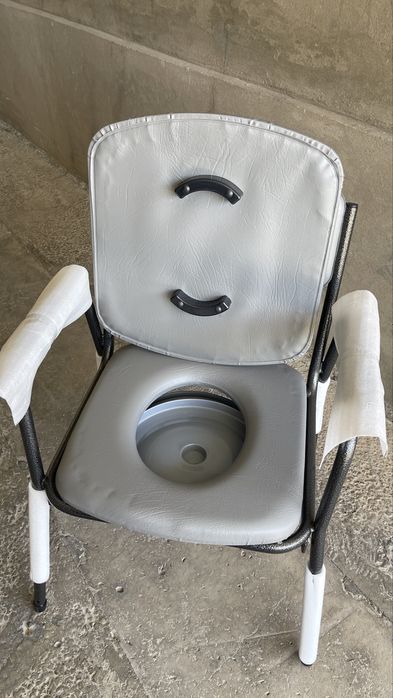 Продам кресло туалет новый